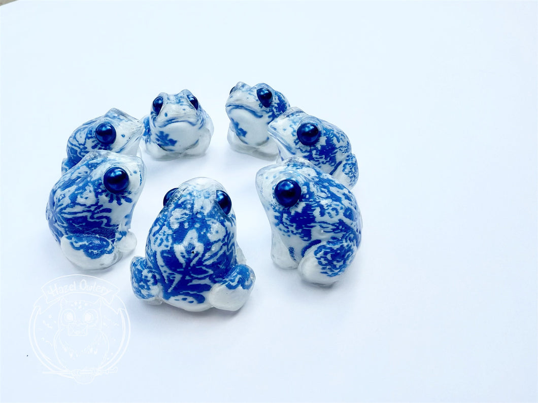 Delft Blue Tog- Resin Art (please limit yourself to 2or 3)