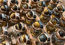 Load image into Gallery viewer, Tiger Eye lil&#39; aaaah Froglet - Resin Art (please limit yourself to 2or 3)
