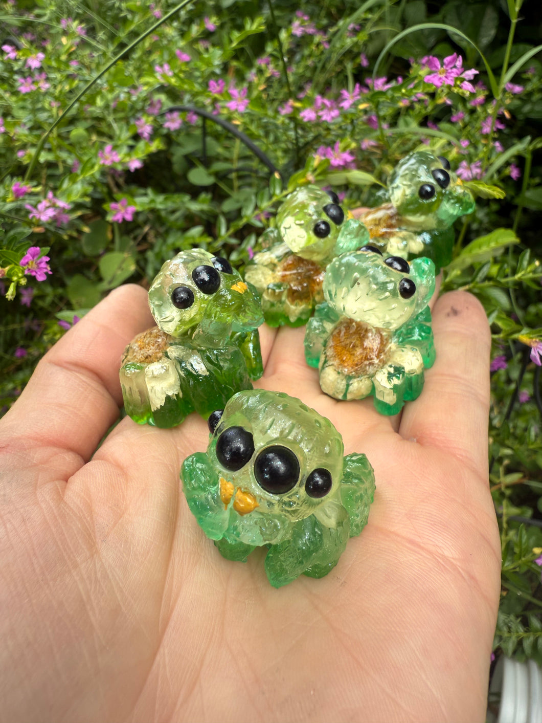 Daisy Speeeider- Resin Art (please limit to 2 or 3)