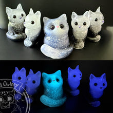 Load image into Gallery viewer, Glitter Star Meows - Resin Art Cat (please limit to 2 or 3)
